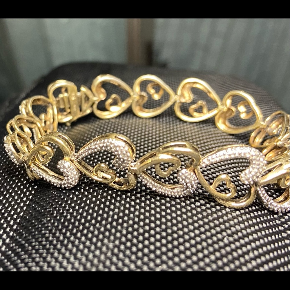 925 BEAUTIFUL STERLING SILVER BRACELET WITH DIMOND SHAPED ♥️ HEARTS